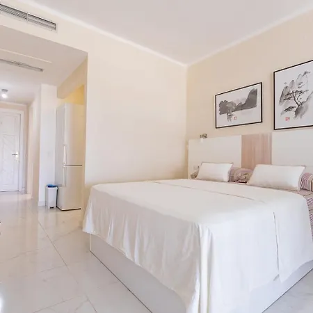 Luxury In Beachfront Complex In El Duque Area, 公寓 阿德耶