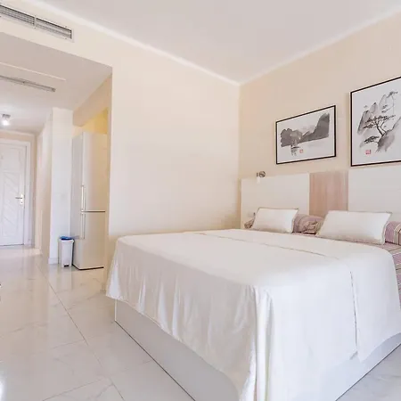 Luxury In Beachfront Complex In El Duque Area, Адехе