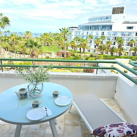 Luxury In Beachfront Complex In El Duque Area, Апартаменты Адехе